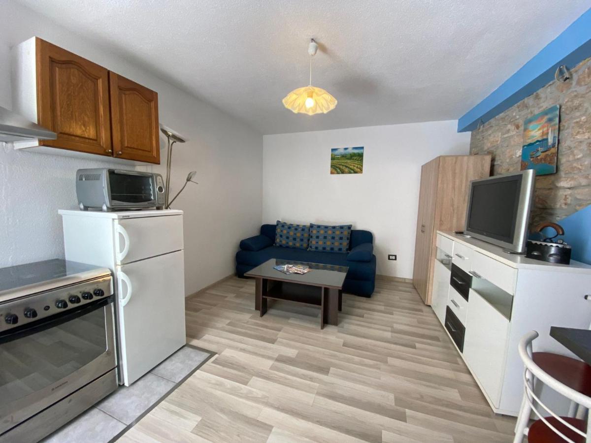 Studio Apartment Elsa Galižana Kültér fotó