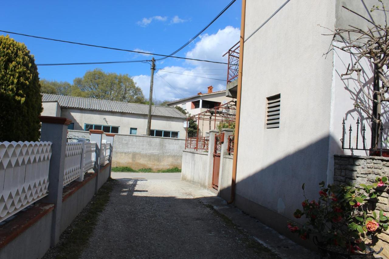 Studio Apartment Elsa Galižana Kültér fotó