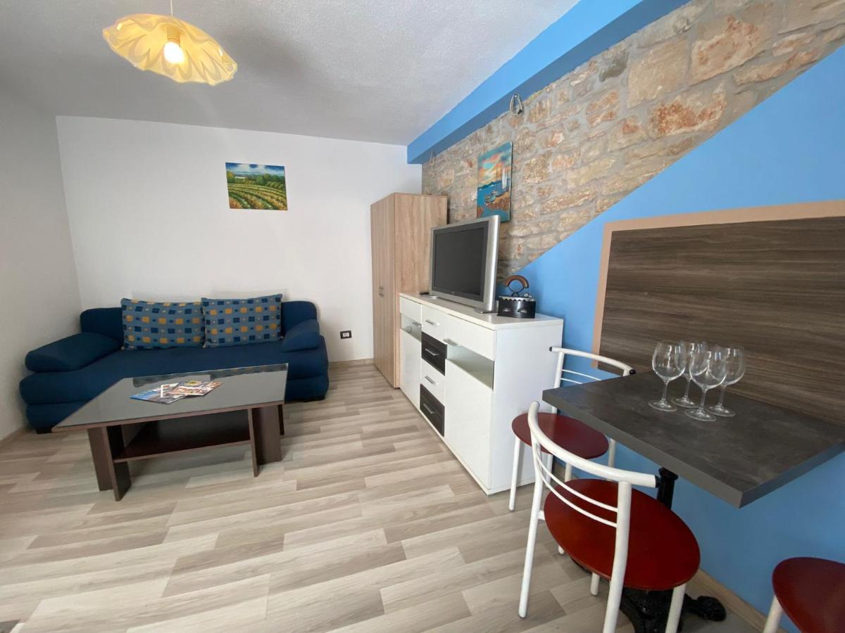 Studio Apartment Elsa Galižana Kültér fotó